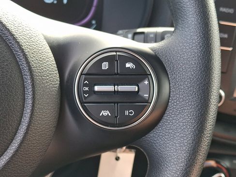 Used 2025 Kia Soul LX w/ LX Technology Package FWD image 22