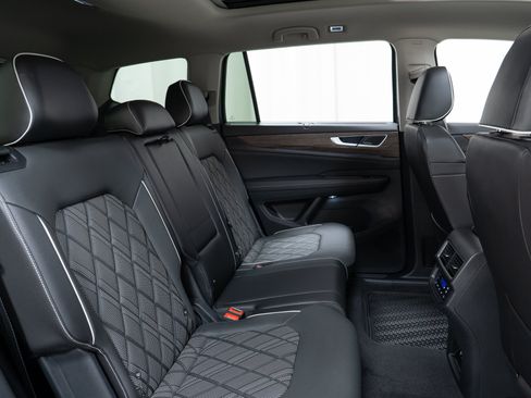 Used 2024 Volkswagen Atlas SEL Premium R-Line AWD/4WD image 24