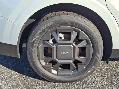 New 2026 Kia Carnival EX FWD image 10