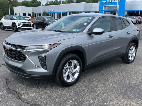 Certified 2025 Chevrolet Trax LS w/ LS Convenience Package FWD image 4