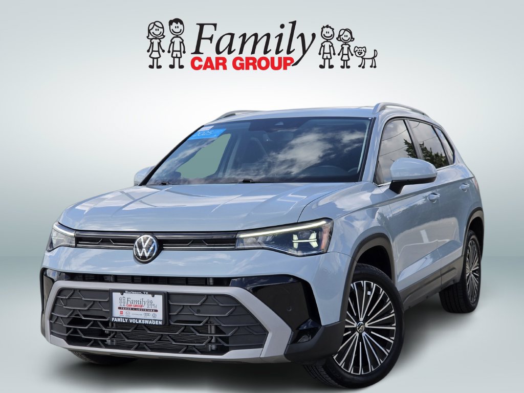 Used 2025 Volkswagen Taos SE FWD image 1