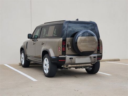 Used 2025 Land Rover Defender 110 X-Dynamic SE image 5