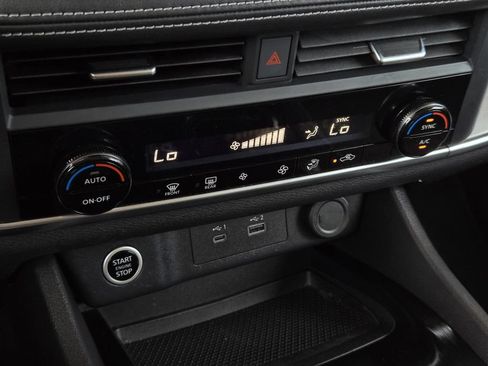 Used 2023 Nissan Rogue SV FWD image 21