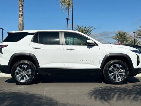 New 2026 Chevrolet Equinox LT w/ Convenience Package II FWD image 3