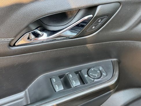 Used 2023 GMC Acadia SLT image 30