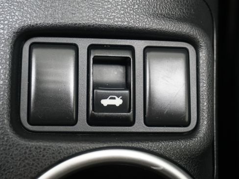 Used 2018 Nissan 370Z Coupe RWD image 19
