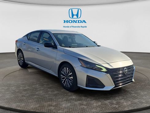 Used 2024 Nissan Altima 2.5 SV FWD image 7
