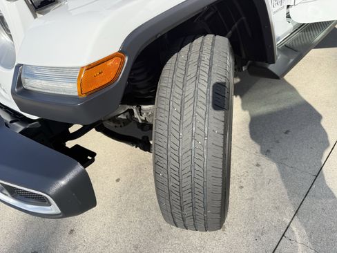 Used 2020 Jeep Gladiator Overland image 32