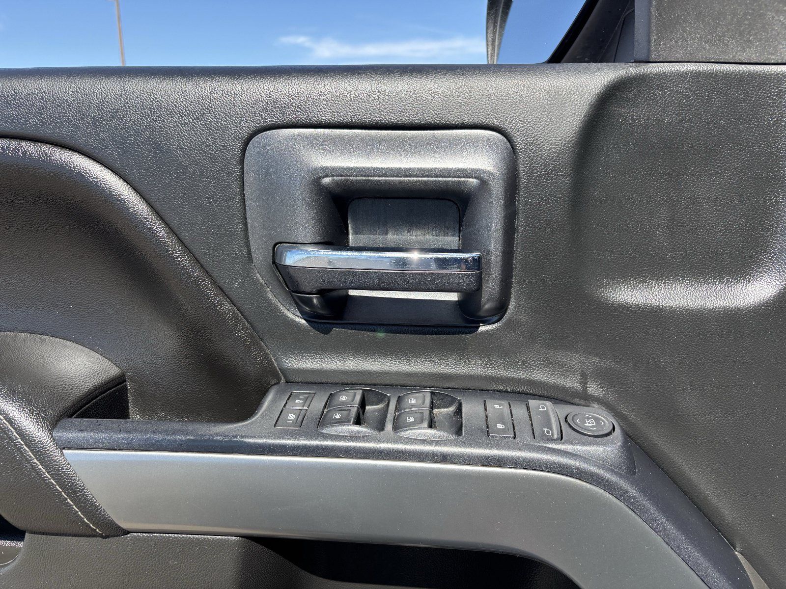 Used 2015 Chevrolet Silverado 1500 LT AWD/4WD image 22