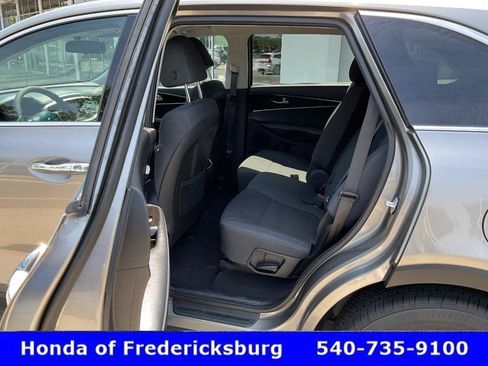 Used 2019 Kia Sorento FWD image 22