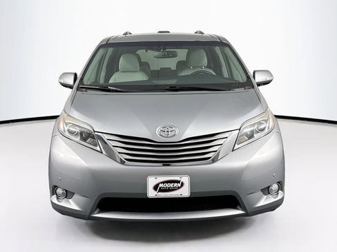 Used 2017 Toyota Sienna Limited Premium image 4