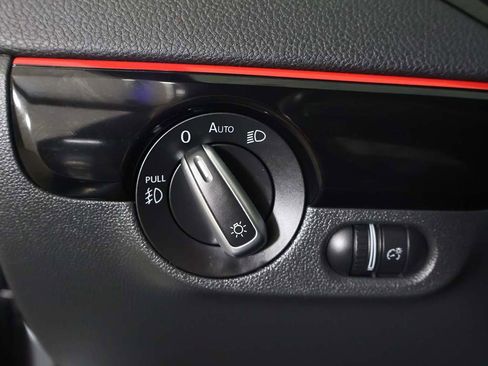 Used 2017 Volkswagen Jetta GLI image 39