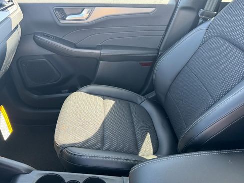 New 2025 Ford Escape SE w/ Class II Trailer Tow Package image 9