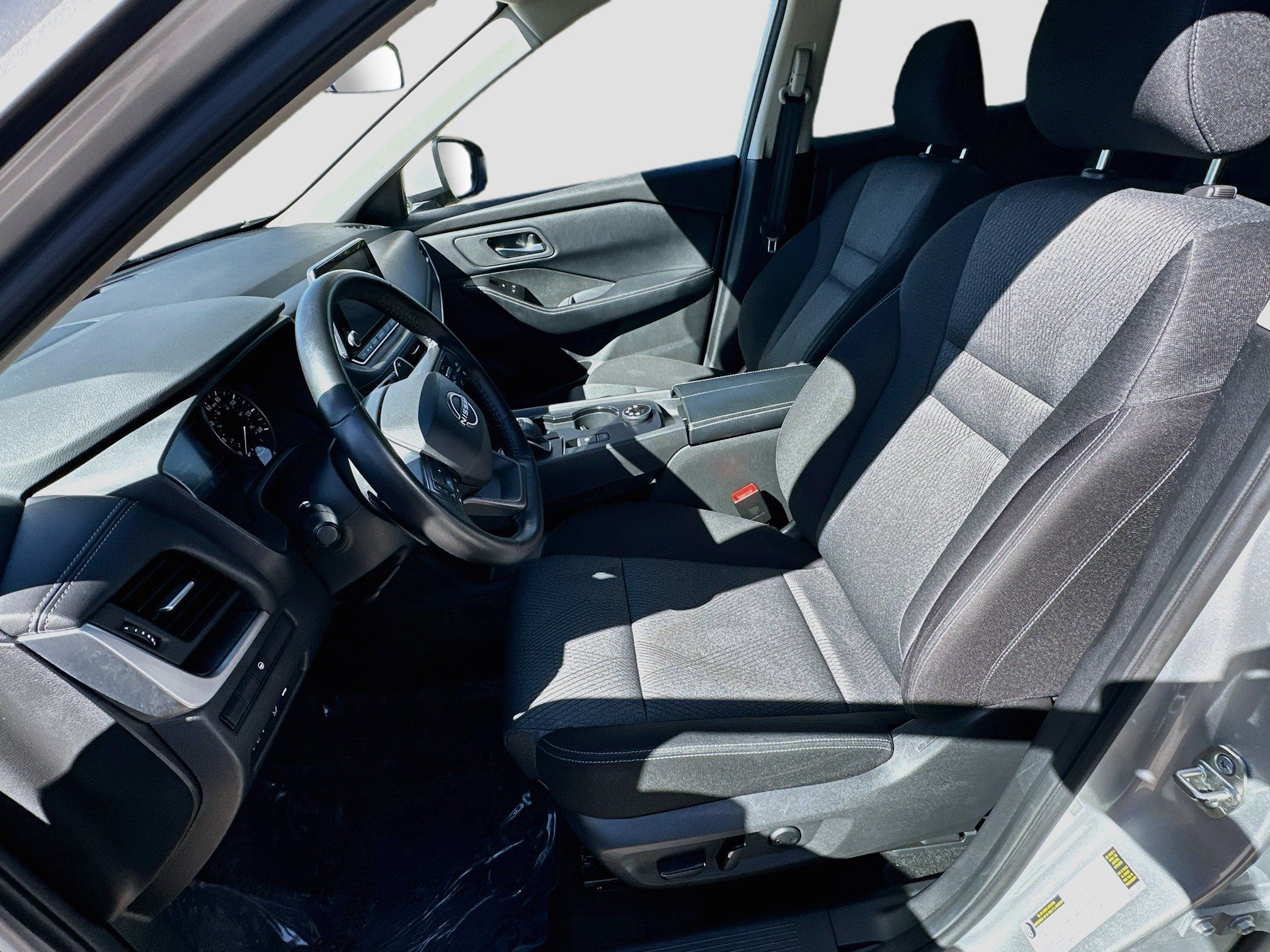 Used 2025 Nissan Rogue SV AWD/4WD image 13