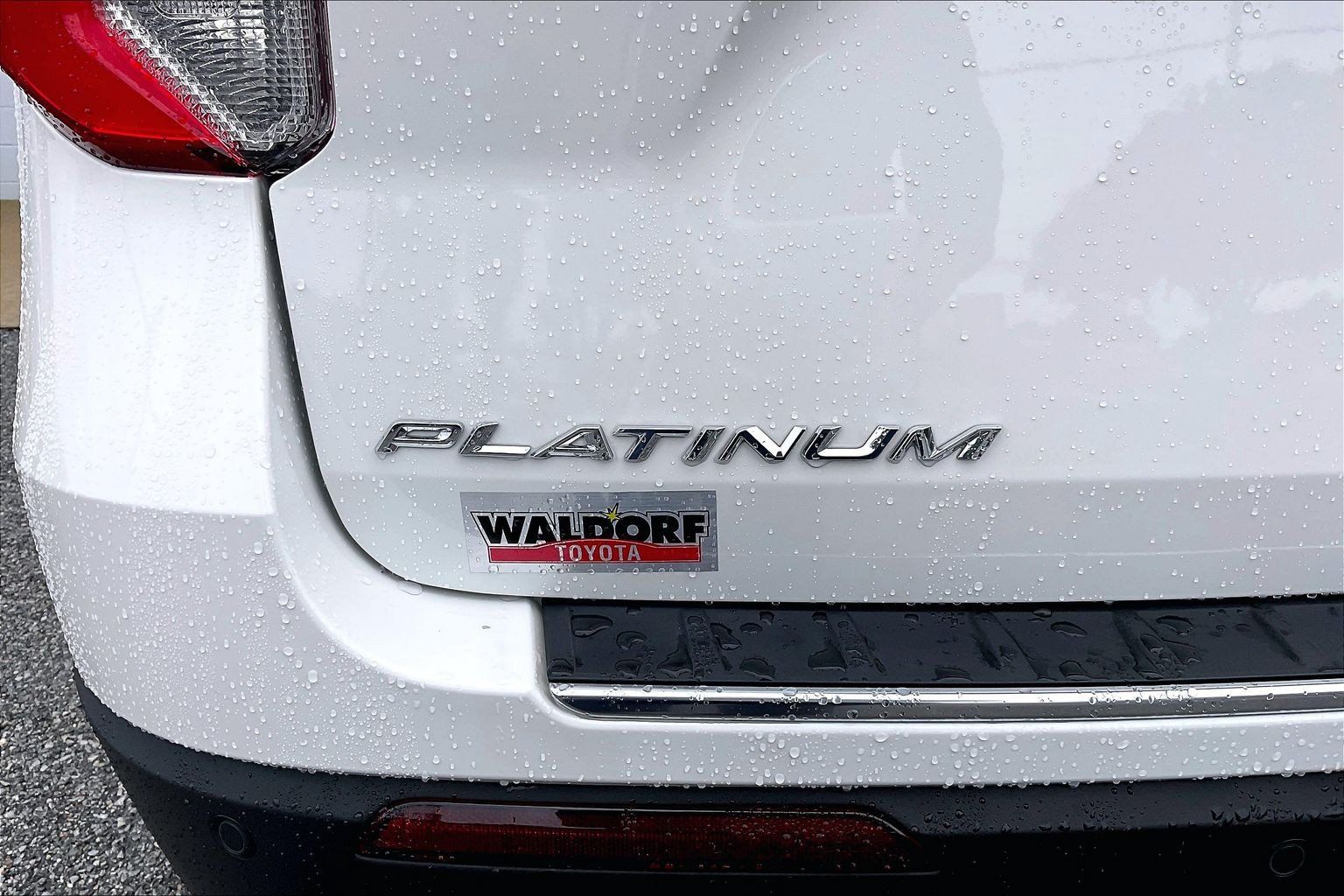 Used 2024 Ford Explorer Platinum w/ Technology Package AWD/4WD image 10