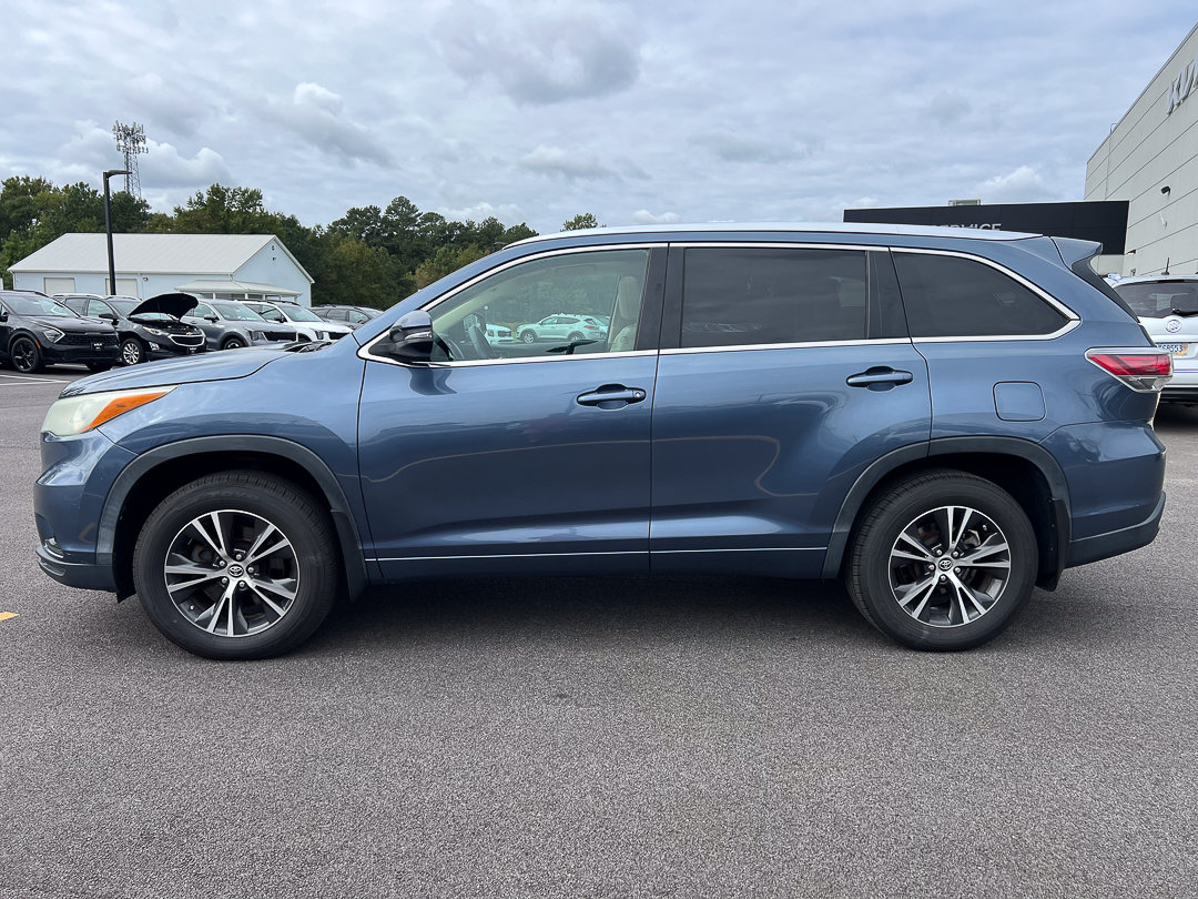 Used 2021 Toyota Highlander Platinum AWD/4WD image 3