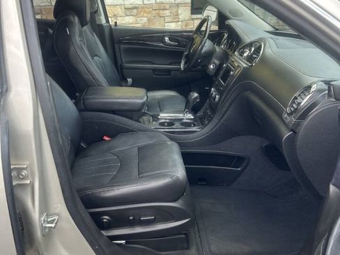 Used 2017 Buick Enclave Leather AWD/4WD image 10