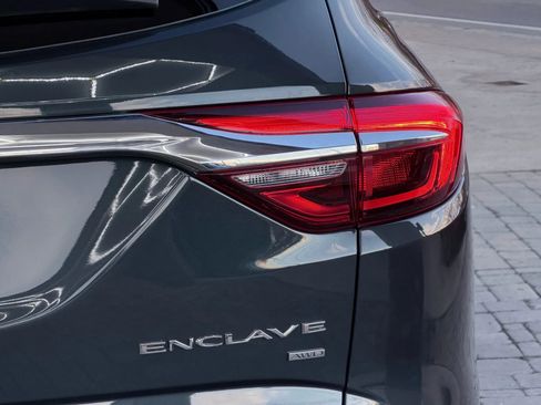 Used 2018 Buick Enclave Essence image 16