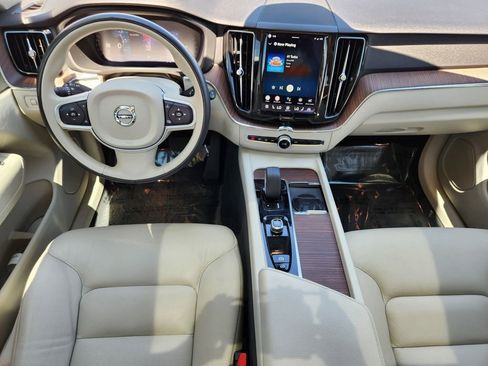 Used 2022 Volvo XC60 B5 Momentum AWD/4WD image 16