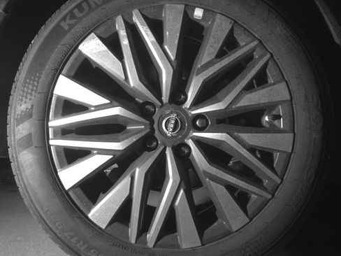 Used 2025 Nissan Altima 2.5 SV FWD image 15