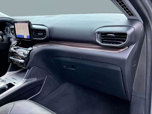 Used 2024 Ford Explorer Limited image 19