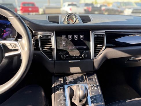 Used 2018 Porsche Macan AWD/4WD image 9
