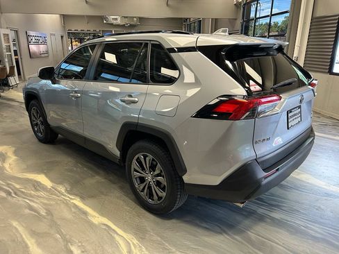 Used 2022 Toyota RAV4 XLE Premium AWD/4WD image 32