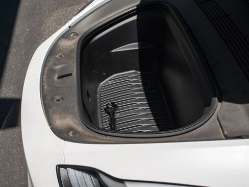 Used 2024 Tesla Model Y Long Range RWD image 34