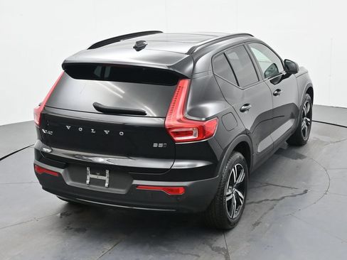 Used 2024 Volvo XC40 B5 Core AWD/4WD image 24