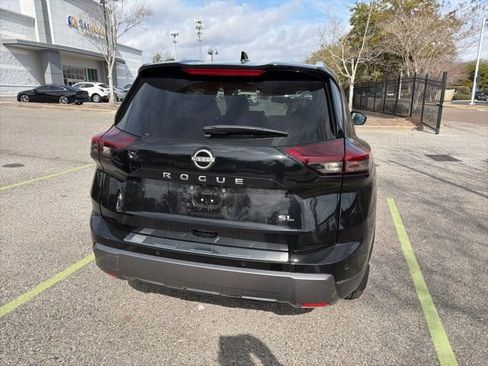Used 2025 Nissan Rogue SL image 17