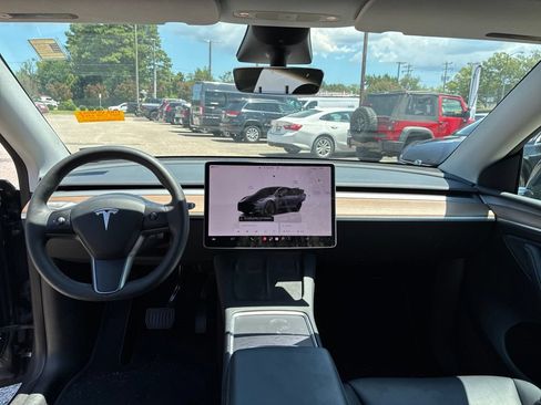 Used 2023 Tesla Model Y Long Range AWD/4WD image 14