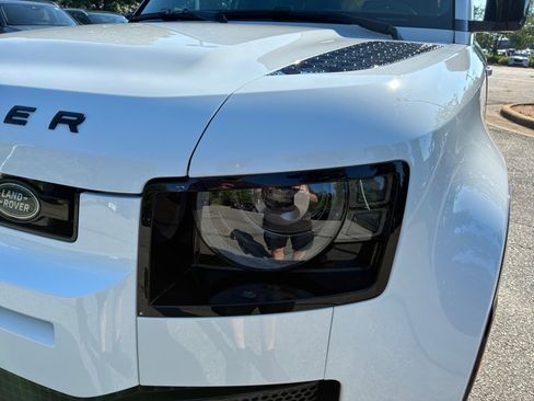 Certified 2025 Land Rover Defender 110 X-Dynamic SE AWD/4WD image 26
