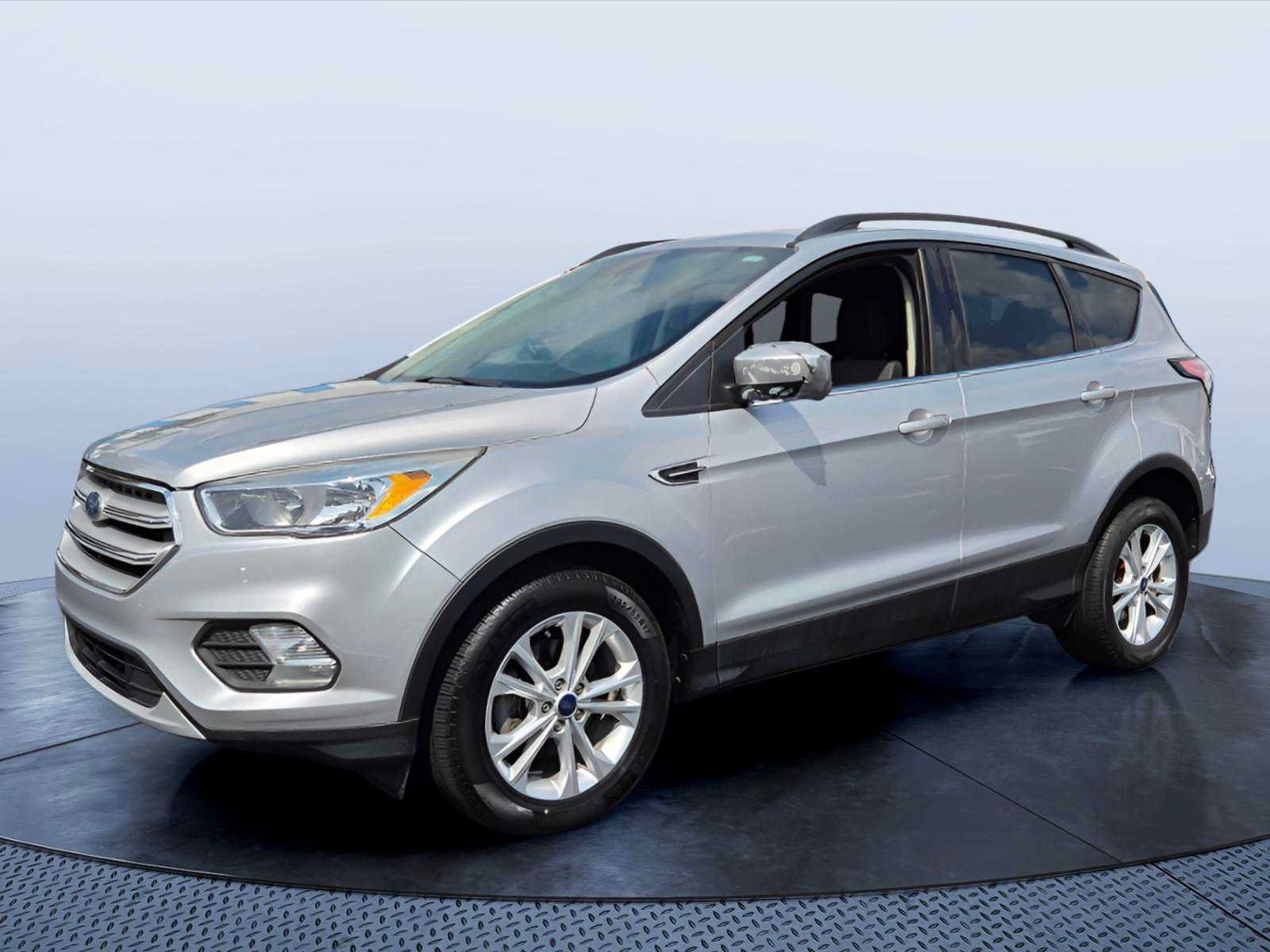 Used 2018 Ford Escape SE FWD image 2