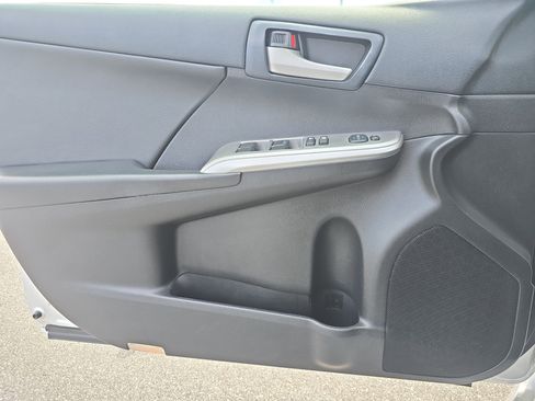 Used 2014 Toyota Camry SE image 23