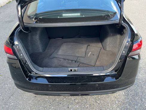 Used 2025 Nissan Versa SV image 29