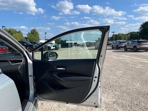 Used 2021 Toyota Corolla LE w/ Carpet Mat Package (TMS) FWD image 34