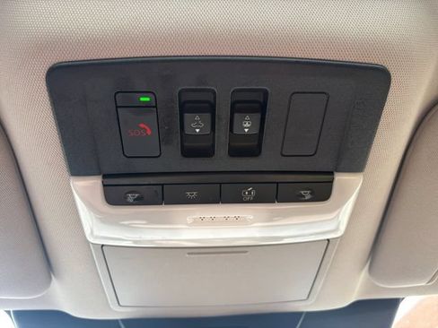 Used 2022 Nissan Pathfinder Platinum AWD/4WD image 23