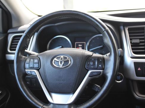Certified 2016 Toyota Highlander Limited Platinum AWD/4WD image 29