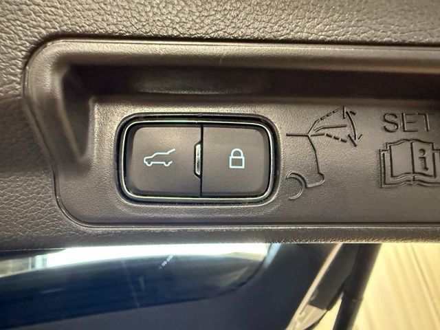 Used 2022 Ford Explorer XLT w/ Equipment Group 202A AWD/4WD image 27