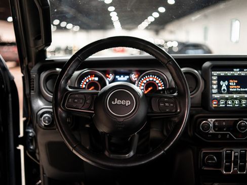 Used 2022 Jeep Gladiator Sport image 21