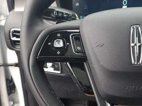 New 2026 Lincoln Corsair Premiere image 17