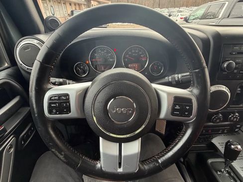 Used 2013 Jeep Wrangler Unlimited Rubicon image 23