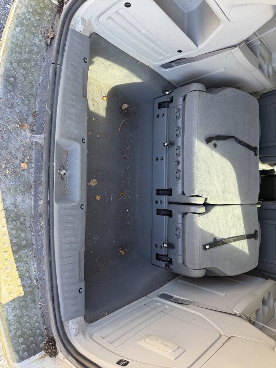 Used 2009 Chrysler Town & Country Touring FWD image 22