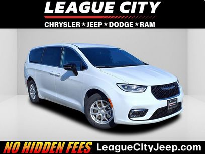 New 2026 Chrysler Pacifica Select