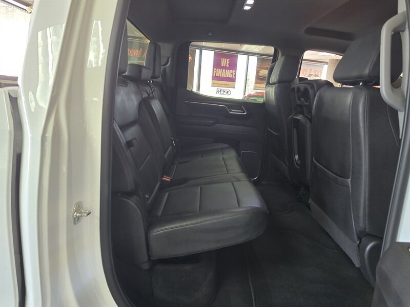 Used 2025 GMC Sierra 1500 SLT AWD/4WD image 18