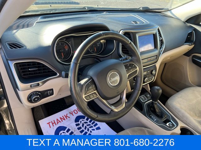 Used 2019 Jeep Cherokee Latitude w/ Cold Weather Group FWD image 20