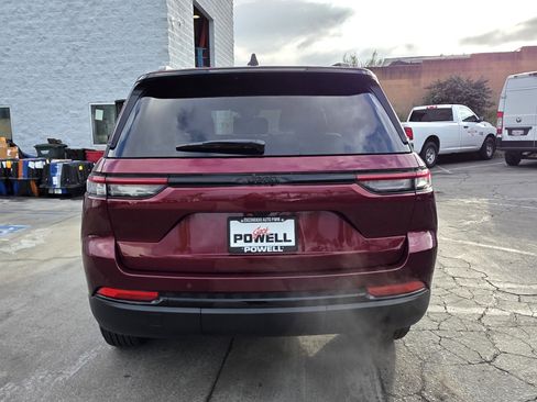 New 2025 Jeep Grand Cherokee Altitude RWD image 4
