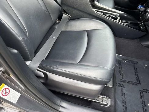 Used 2018 Toyota Prius Four Touring image 10