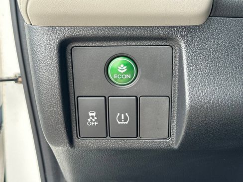 Used 2021 Honda HR-V LX image 16