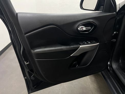 Used 2022 Jeep Cherokee Latitude w/ Sun & Sound Group AWD/4WD image 13